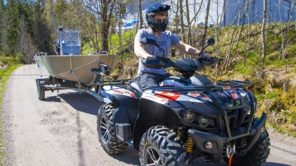 Pihatöihin, kuljetukseen, koulumatkalle… Access Motor -mönkijästä on moneksi