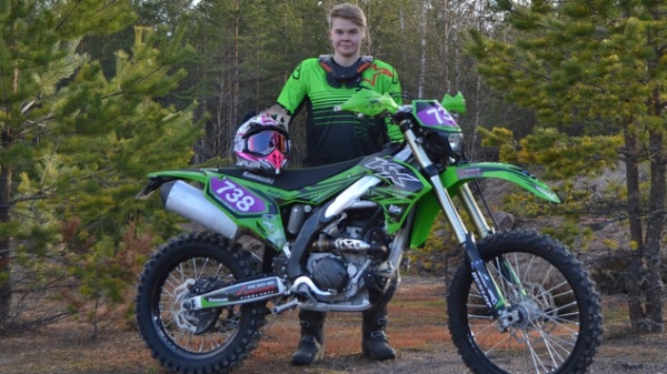 Onko tässä tämän hetken paras enduromoottoripyörä? Tanja Kaitaisen valinta on Kawasaki KX250XC